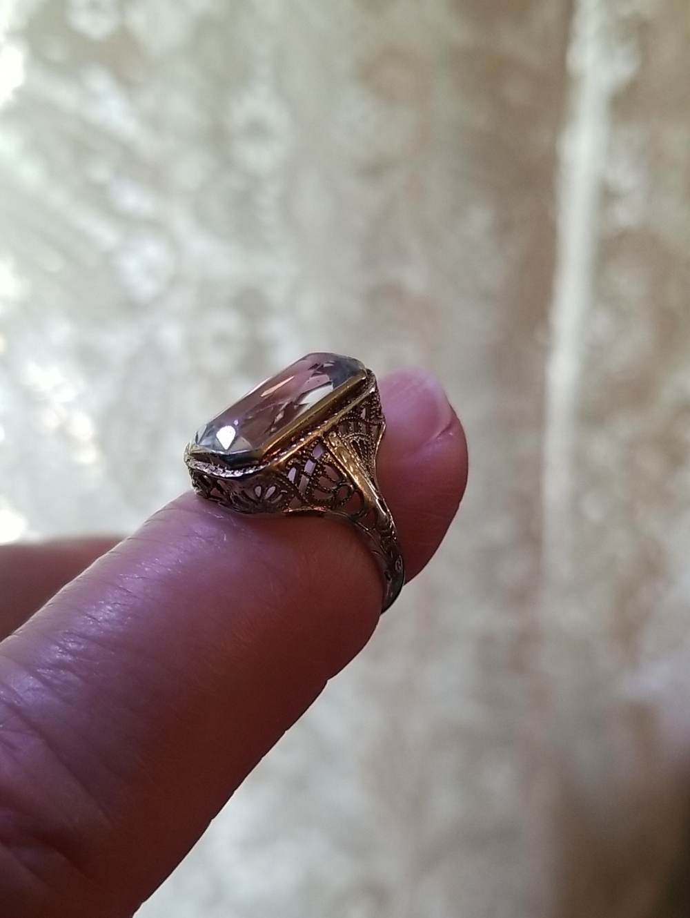 14K gold ring with pale Aquamarine stone